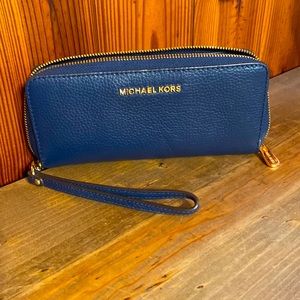 Michael Kors navy blue wristlet wallet NWOT